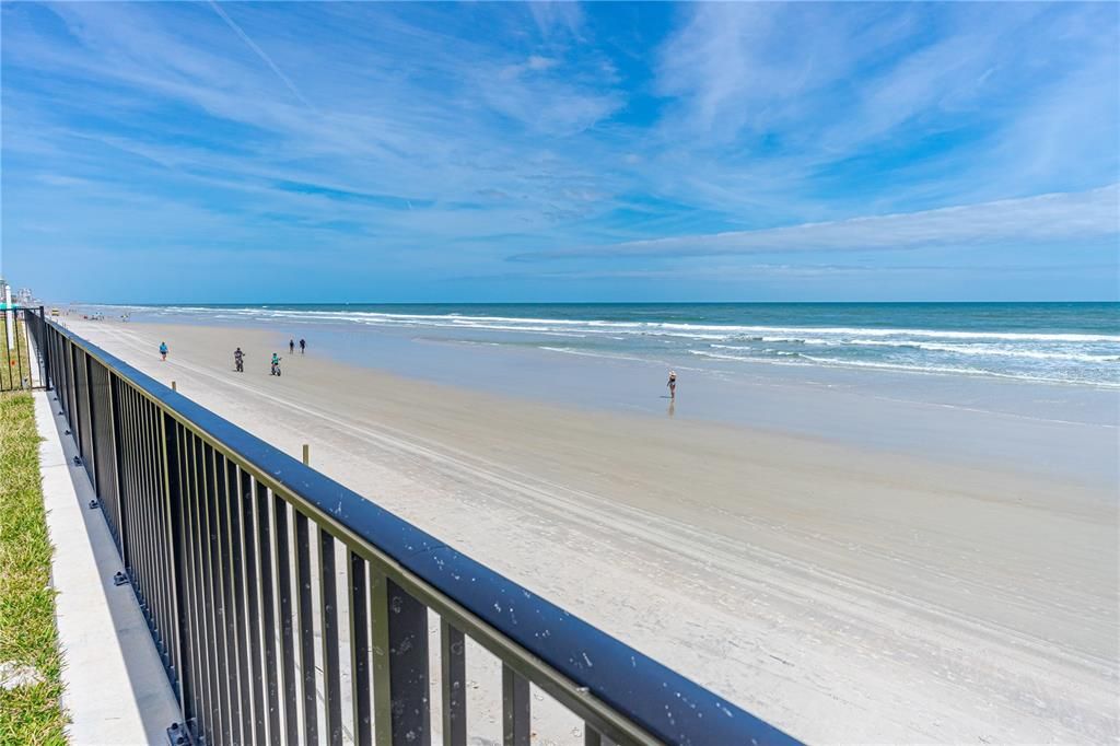 For Sale: $165,000 (1 beds, 1 baths, 358 Square Feet)