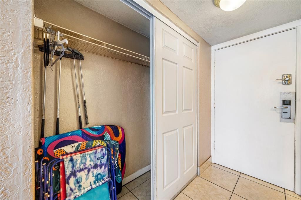 For Sale: $165,000 (1 beds, 1 baths, 358 Square Feet)