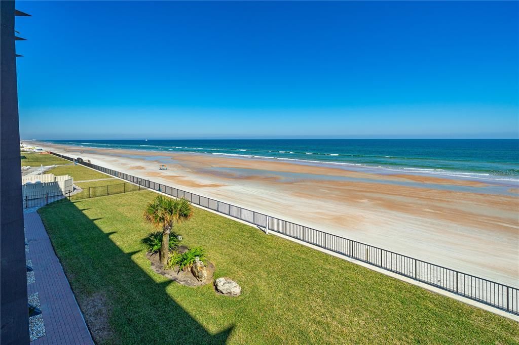 For Sale: $165,000 (1 beds, 1 baths, 358 Square Feet)