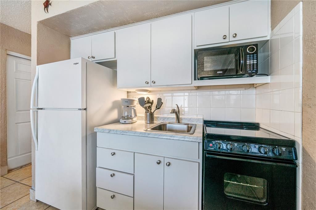 For Sale: $165,000 (1 beds, 1 baths, 358 Square Feet)