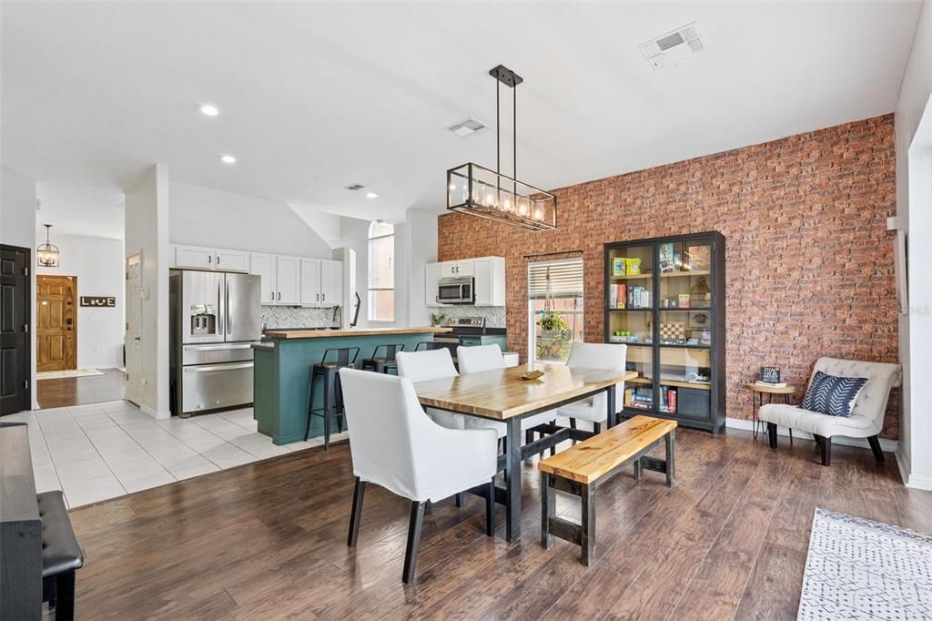 Active With Contract: $415,000 (5 beds, 3 baths, 2494 Square Feet)