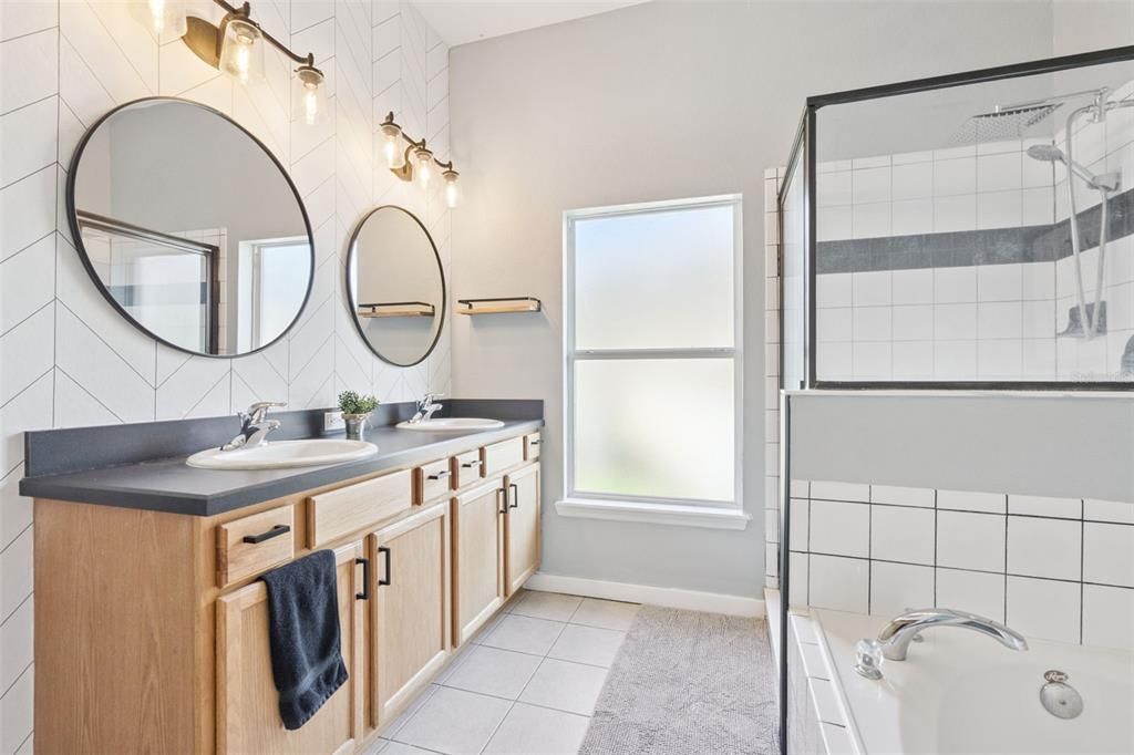 Active With Contract: $415,000 (5 beds, 3 baths, 2494 Square Feet)