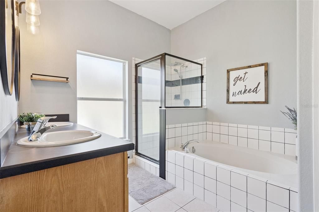 Active With Contract: $415,000 (5 beds, 3 baths, 2494 Square Feet)