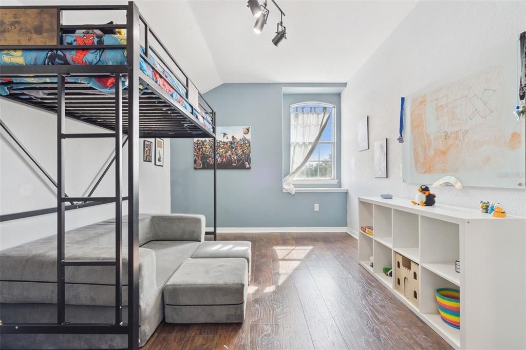 Active With Contract: $415,000 (5 beds, 3 baths, 2494 Square Feet)