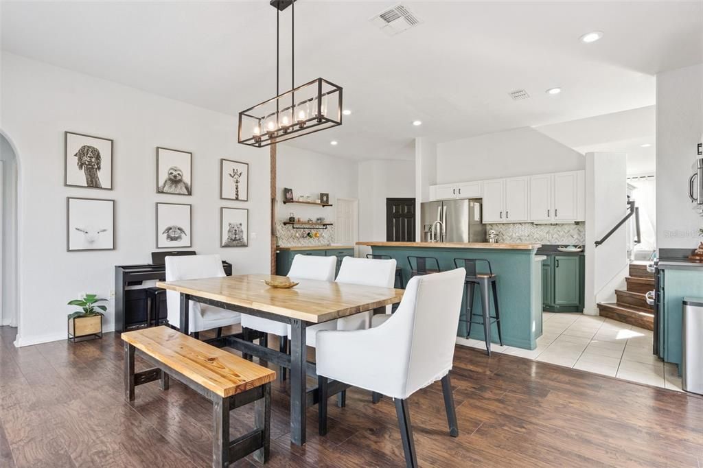 Active With Contract: $415,000 (5 beds, 3 baths, 2494 Square Feet)