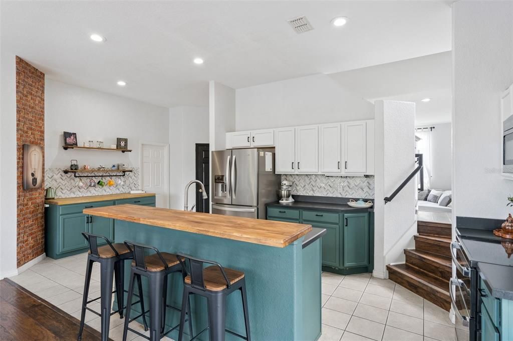 Active With Contract: $415,000 (5 beds, 3 baths, 2494 Square Feet)