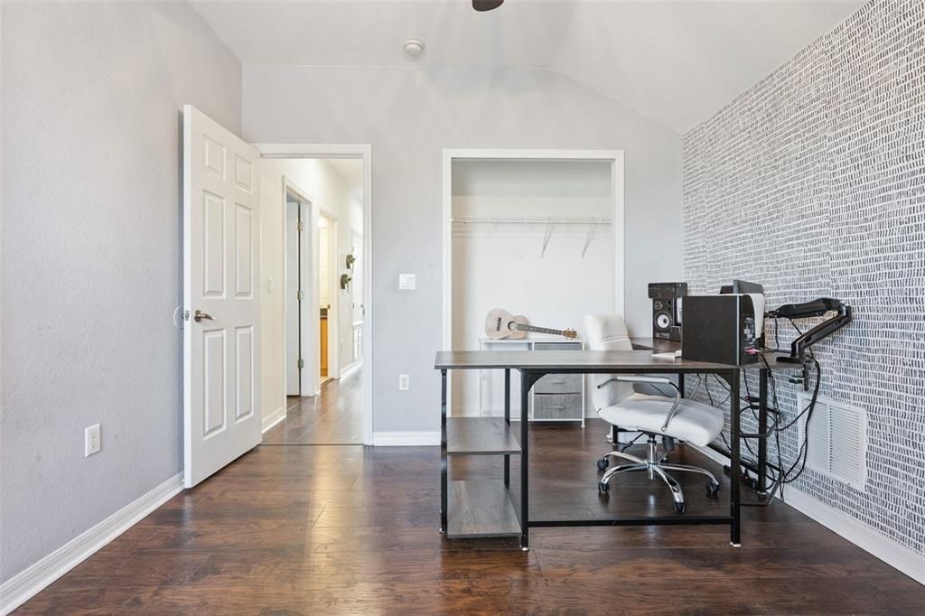 Active With Contract: $415,000 (5 beds, 3 baths, 2494 Square Feet)