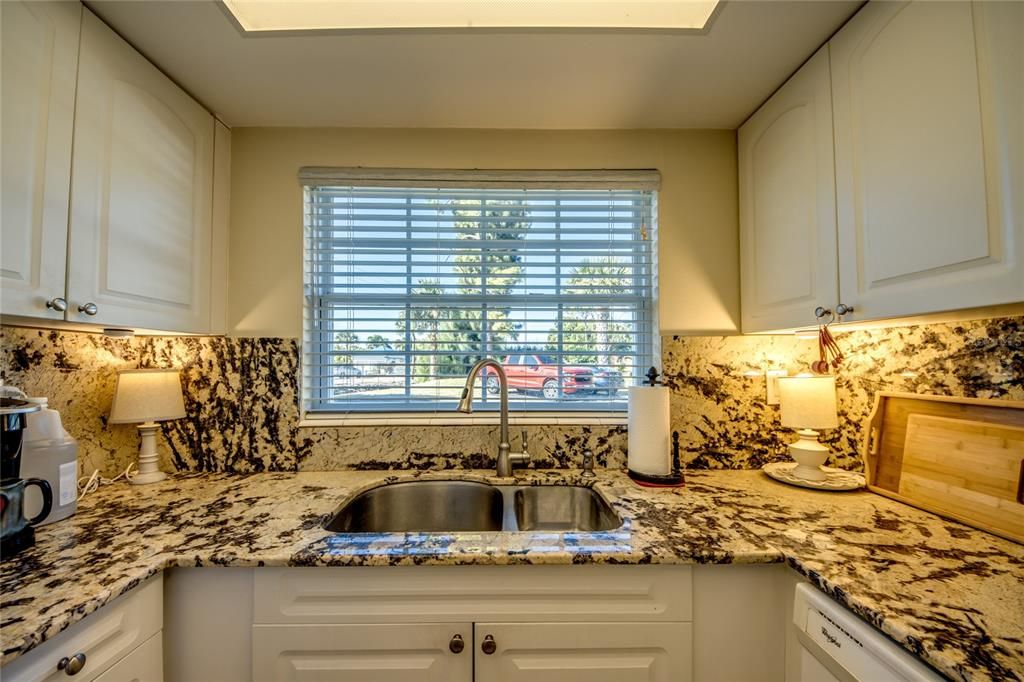 For Sale: $114,500 (2 beds, 2 baths, 1008 Square Feet)