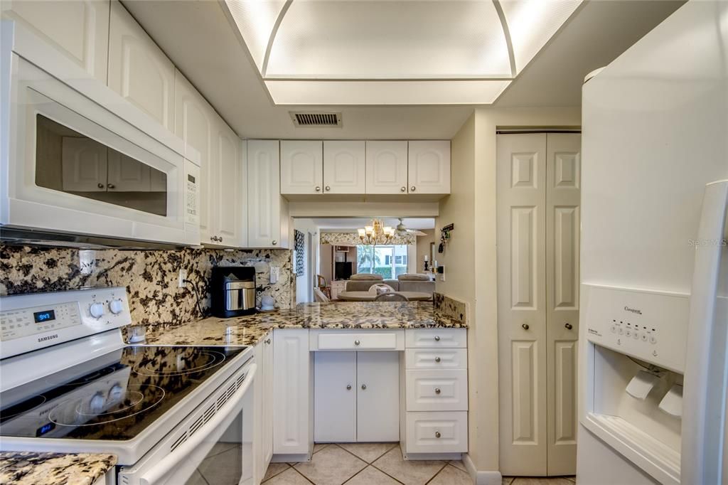 For Sale: $114,500 (2 beds, 2 baths, 1008 Square Feet)