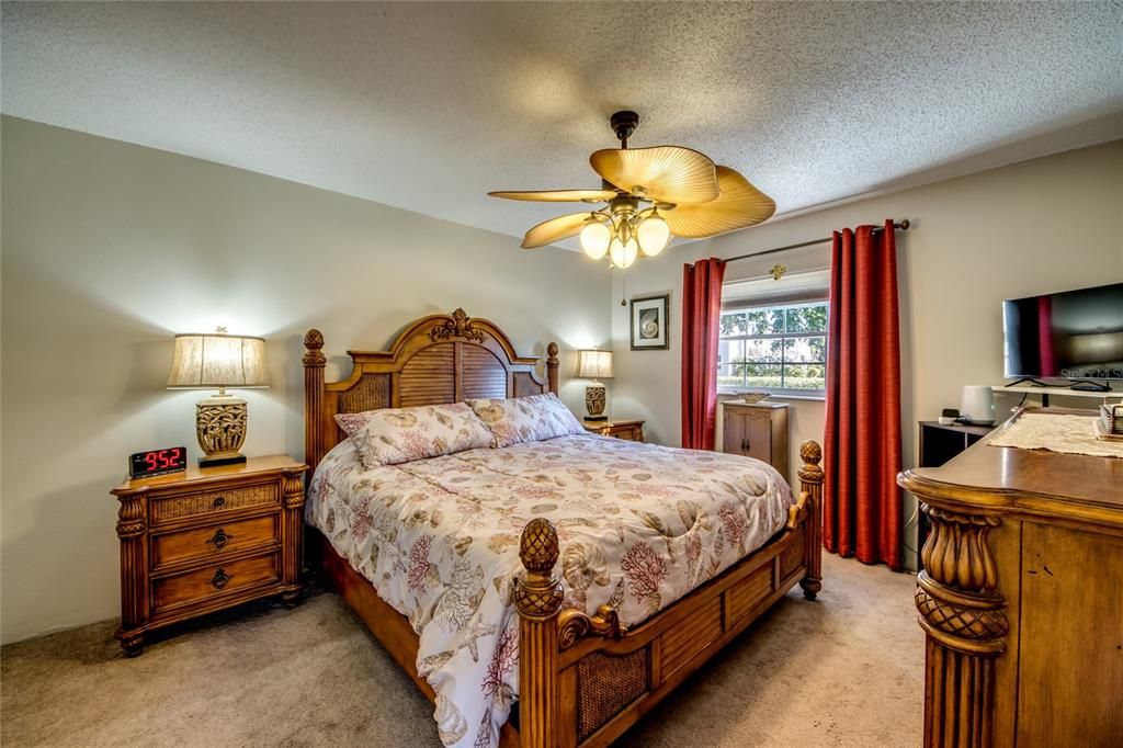 For Sale: $114,500 (2 beds, 2 baths, 1008 Square Feet)