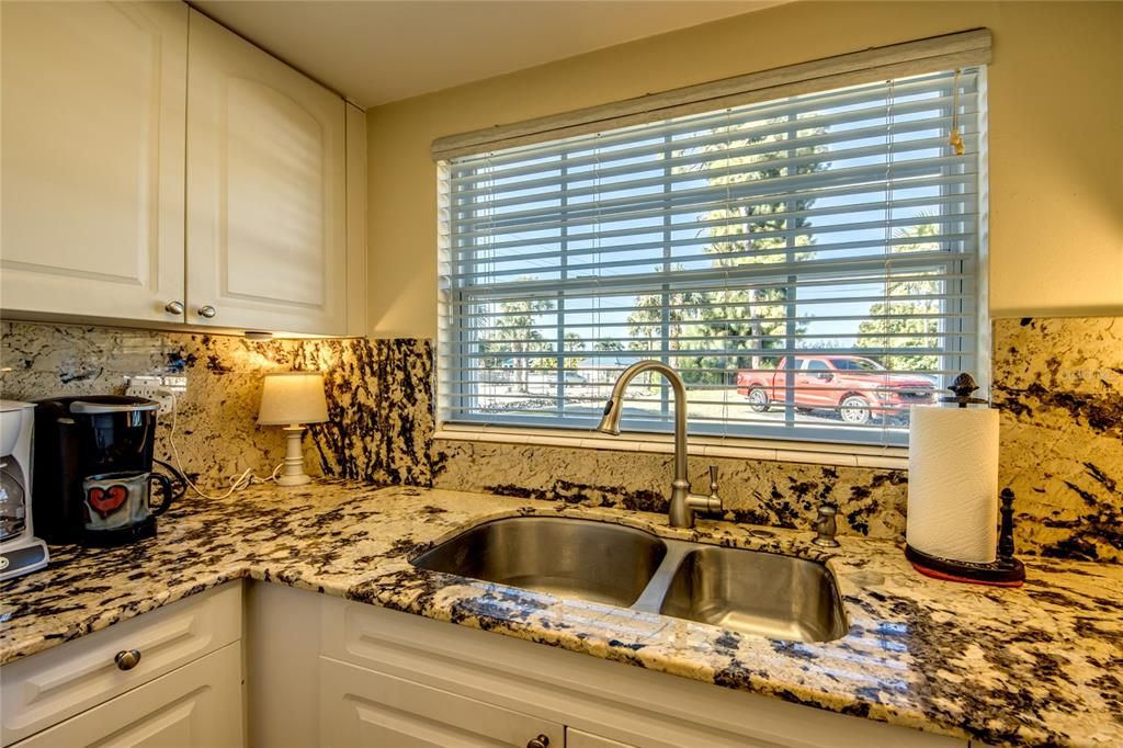 For Sale: $114,500 (2 beds, 2 baths, 1008 Square Feet)