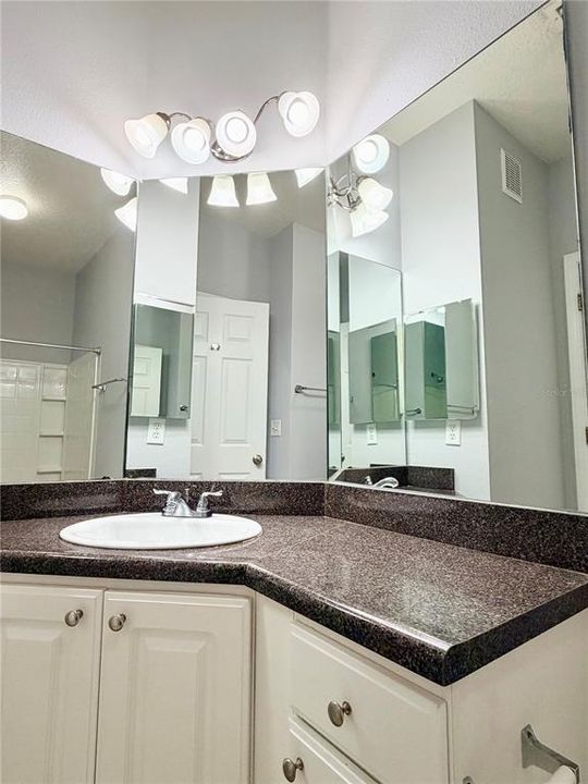 En Renta: $1,700 (2 camas, 2 baños, 1048 Pies cuadrados)