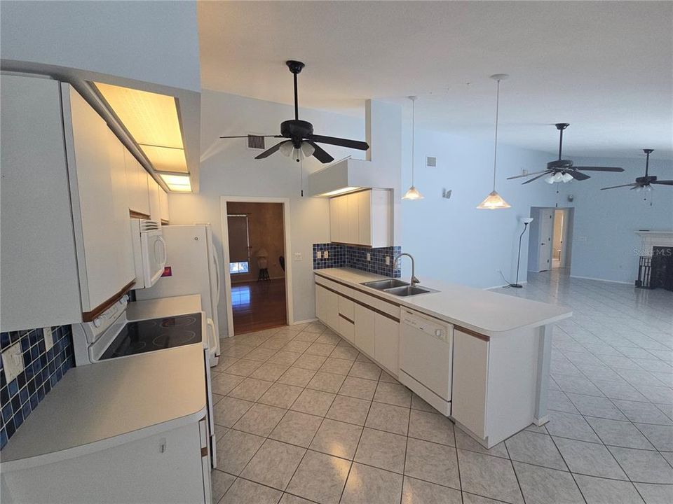 待售: $599,000 (4 贝兹, 2 浴室, 2160 平方英尺)