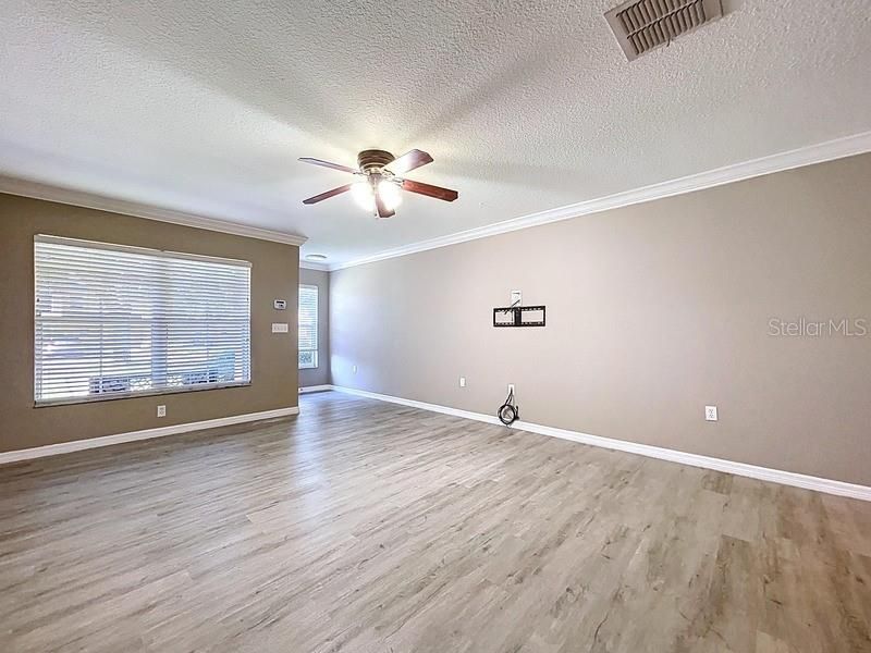 出租: $2,000 (3 贝兹, 2 浴室, 1561 平方英尺)