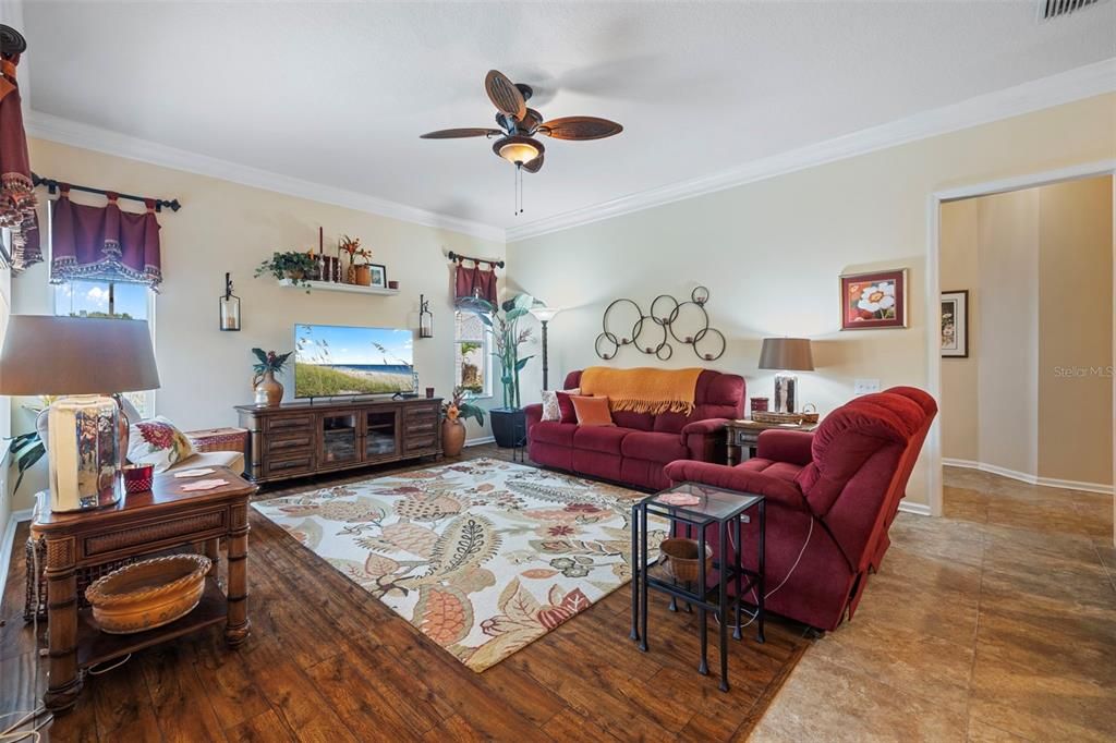 На продажу: $675,000 (5 спален, 3 ванн, 3302 Квадратных фут)