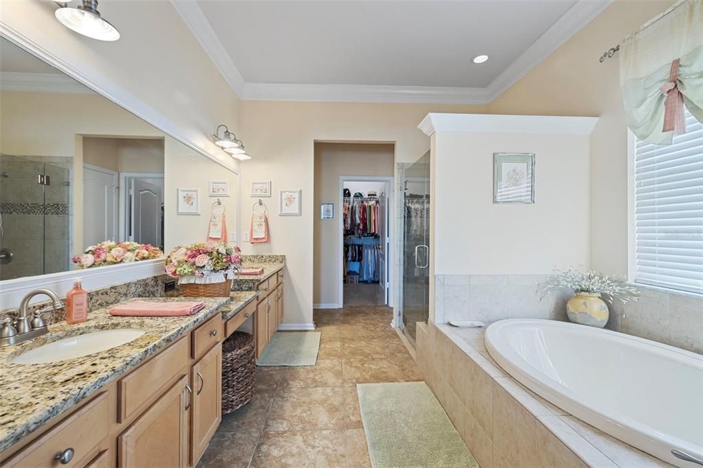 На продажу: $675,000 (5 спален, 3 ванн, 3302 Квадратных фут)