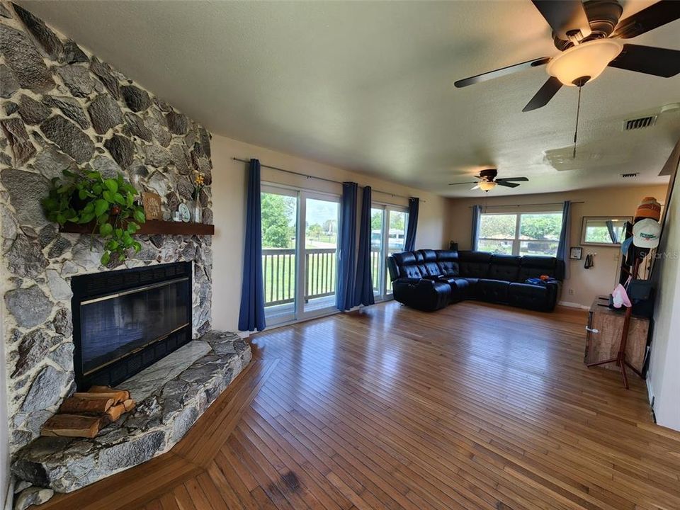 For Rent: $2,300 (2 beds, 2 baths, 1768 Square Feet)