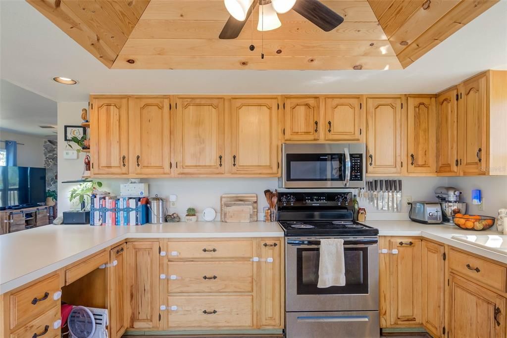 For Rent: $2,300 (2 beds, 2 baths, 1768 Square Feet)