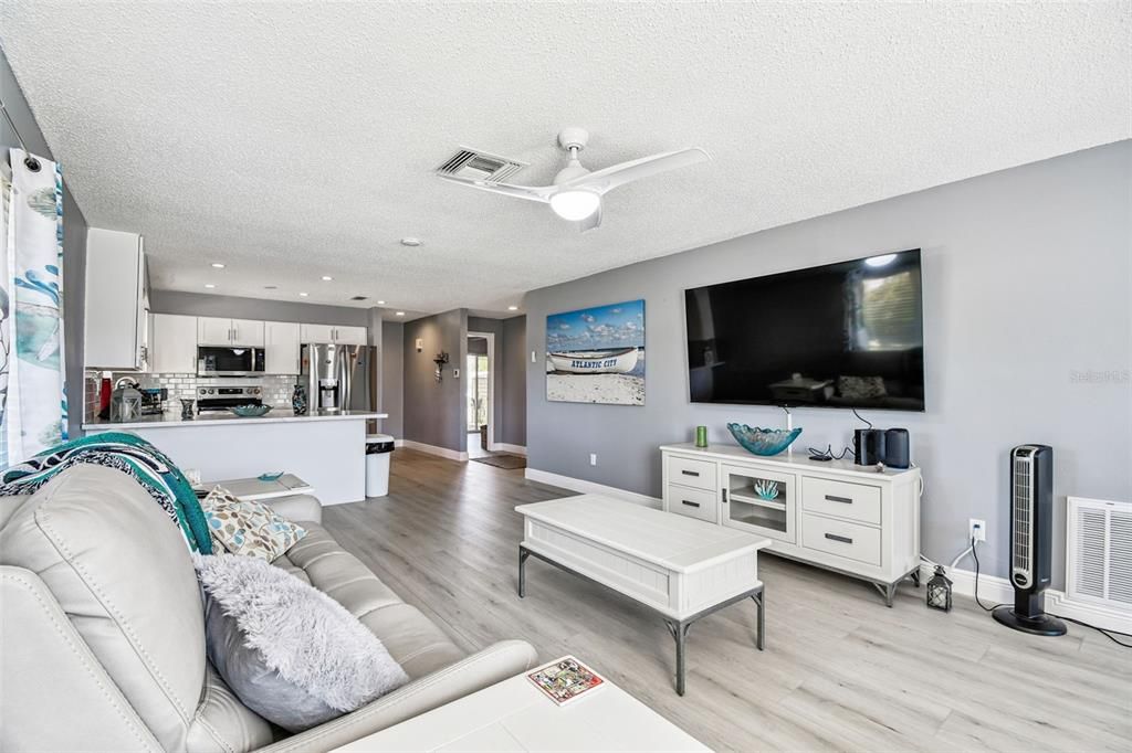 出租: $2,200 (2 贝兹, 1 浴室, 995 平方英尺)