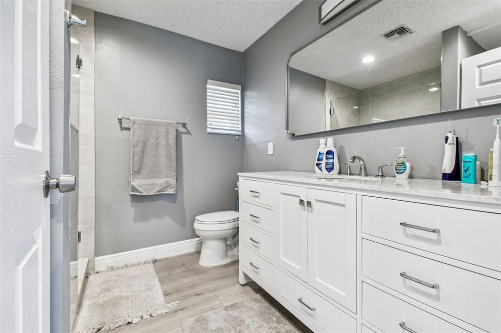 出租: $2,200 (2 贝兹, 1 浴室, 995 平方英尺)