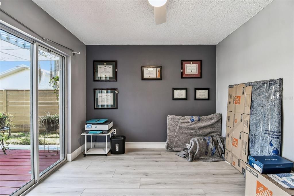 出租: $2,200 (2 贝兹, 1 浴室, 995 平方英尺)