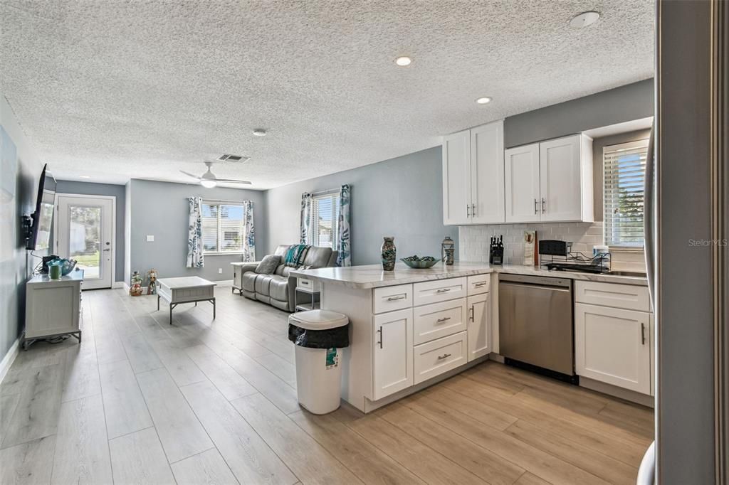 出租: $2,200 (2 贝兹, 1 浴室, 995 平方英尺)