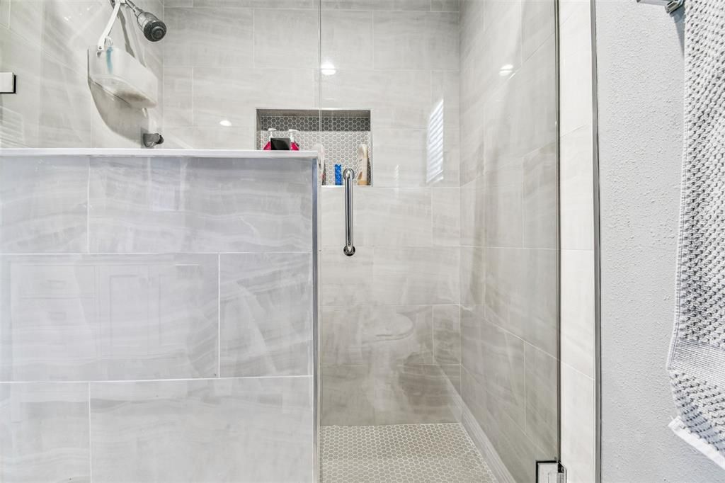 出租: $2,200 (2 贝兹, 1 浴室, 995 平方英尺)