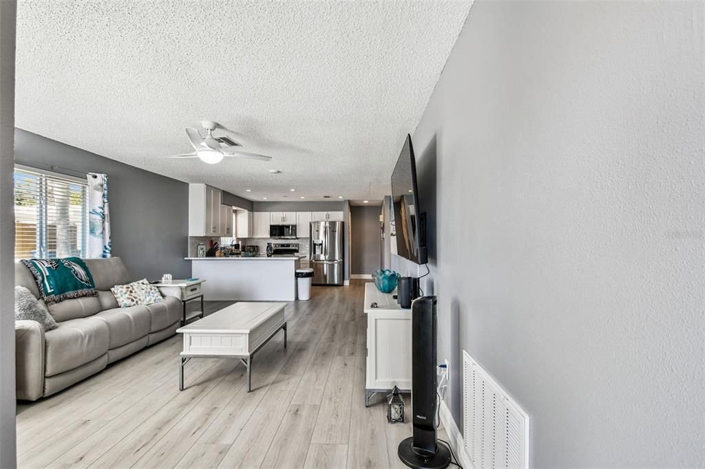 出租: $2,200 (2 贝兹, 1 浴室, 995 平方英尺)