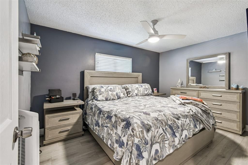 出租: $2,200 (2 贝兹, 1 浴室, 995 平方英尺)