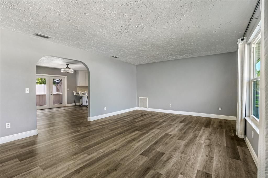 For Sale: $345,000 (3 beds, 2 baths, 1480 Square Feet)