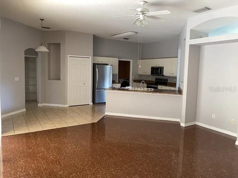 En Renta: $2,599 (3 camas, 2 baños, 1700 Pies cuadrados)