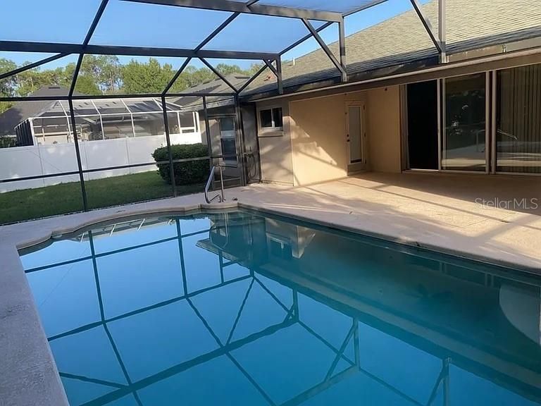 En Renta: $2,599 (3 camas, 2 baños, 1700 Pies cuadrados)