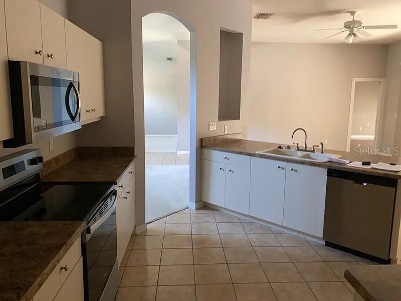 En Renta: $2,599 (3 camas, 2 baños, 1700 Pies cuadrados)