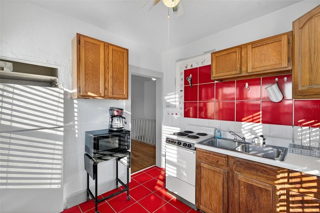 待售: $780,000 (2 贝兹, 0 浴室, 2560 平方英尺)