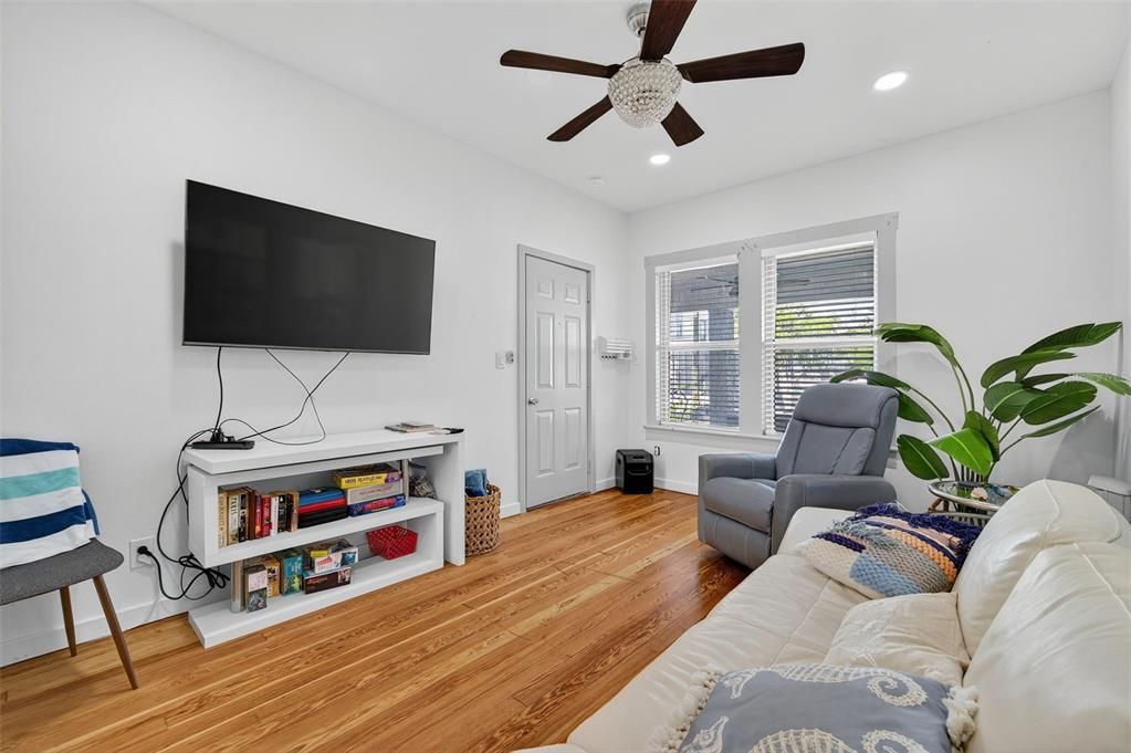 待售: $780,000 (2 贝兹, 0 浴室, 2560 平方英尺)