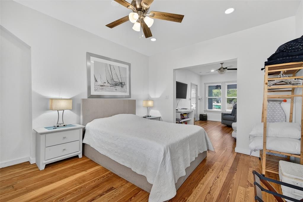 待售: $780,000 (2 贝兹, 0 浴室, 2560 平方英尺)