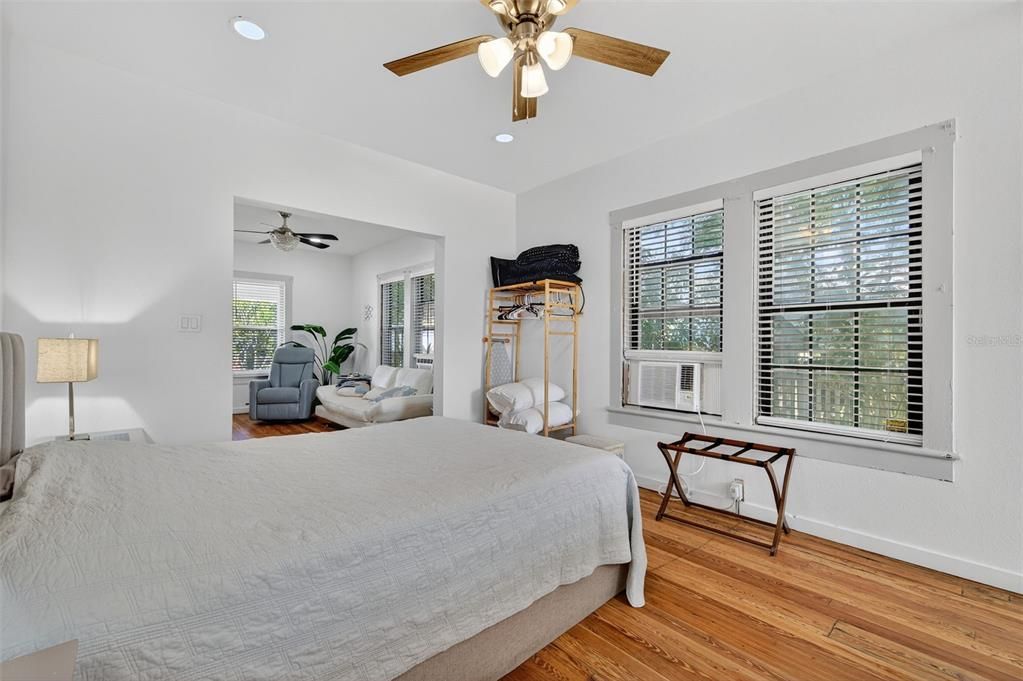 待售: $780,000 (2 贝兹, 0 浴室, 2560 平方英尺)