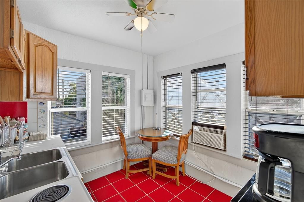 待售: $780,000 (2 贝兹, 0 浴室, 2560 平方英尺)