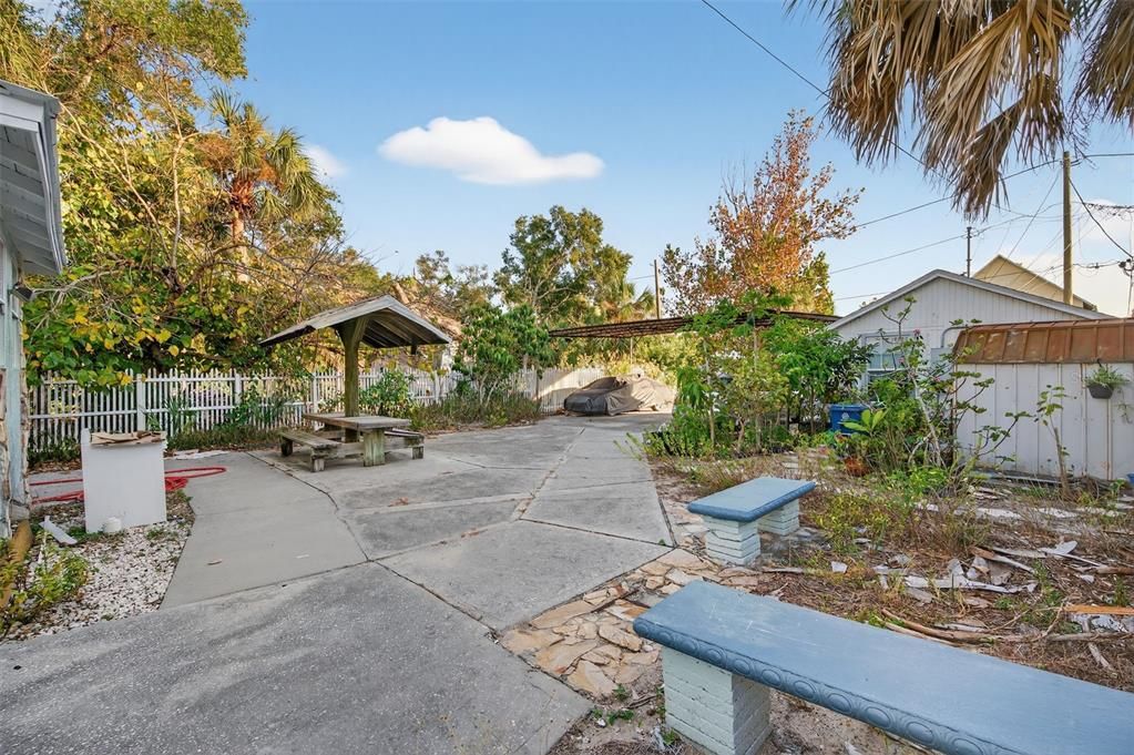 待售: $780,000 (2 贝兹, 0 浴室, 2560 平方英尺)