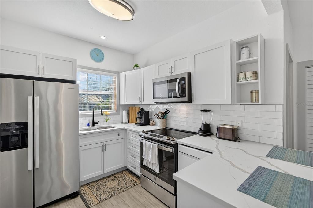 待售: $780,000 (2 贝兹, 0 浴室, 2560 平方英尺)