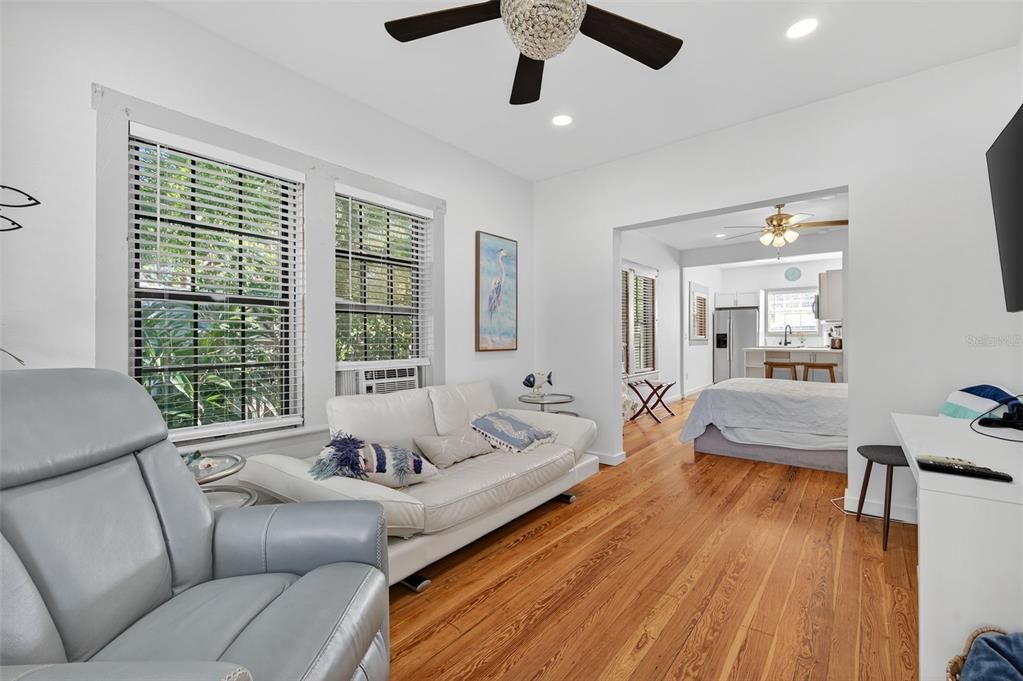 待售: $780,000 (2 贝兹, 0 浴室, 2560 平方英尺)