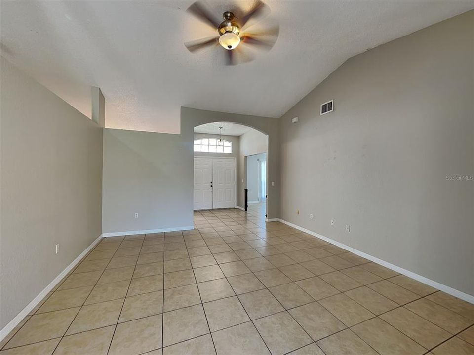 En Renta: $1,900 (3 camas, 2 baños, 1887 Pies cuadrados)