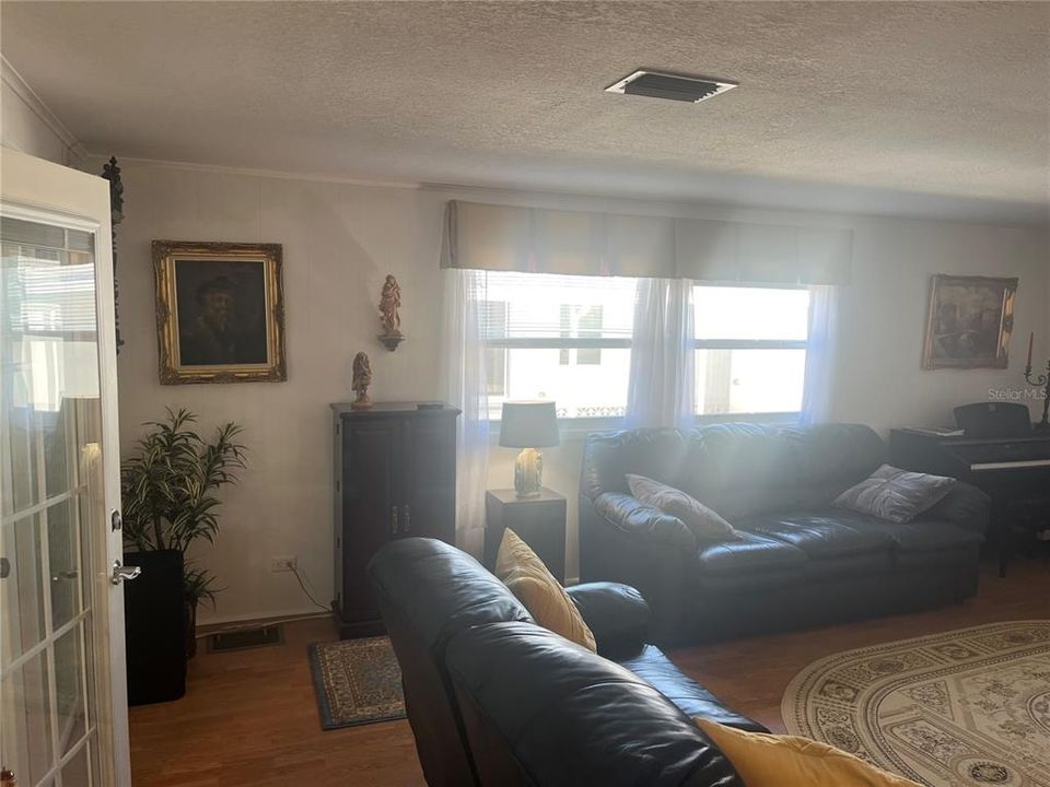 For Sale: $195,000 (2 beds, 2 baths, 1152 Square Feet)