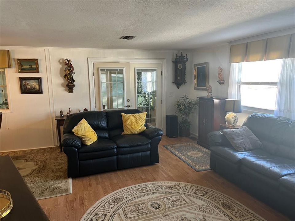 For Sale: $195,000 (2 beds, 2 baths, 1152 Square Feet)