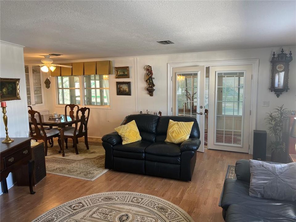 For Sale: $195,000 (2 beds, 2 baths, 1152 Square Feet)