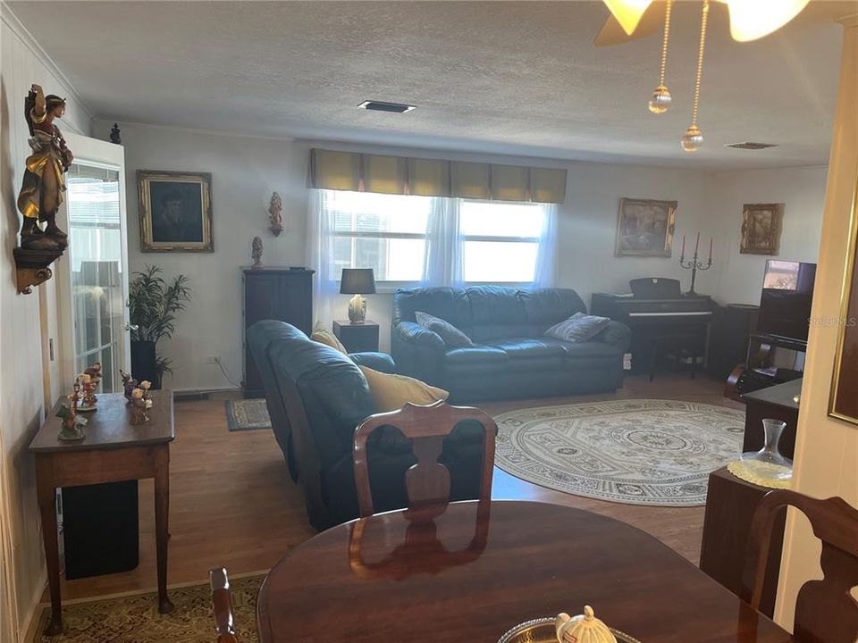 For Sale: $195,000 (2 beds, 2 baths, 1152 Square Feet)