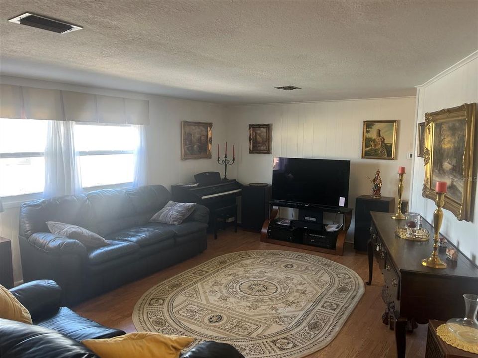 For Sale: $195,000 (2 beds, 2 baths, 1152 Square Feet)