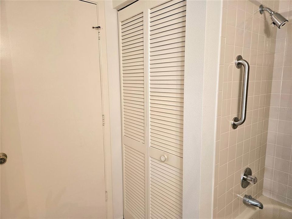 待售: $229,000 (2 贝兹, 2 浴室, 1069 平方英尺)