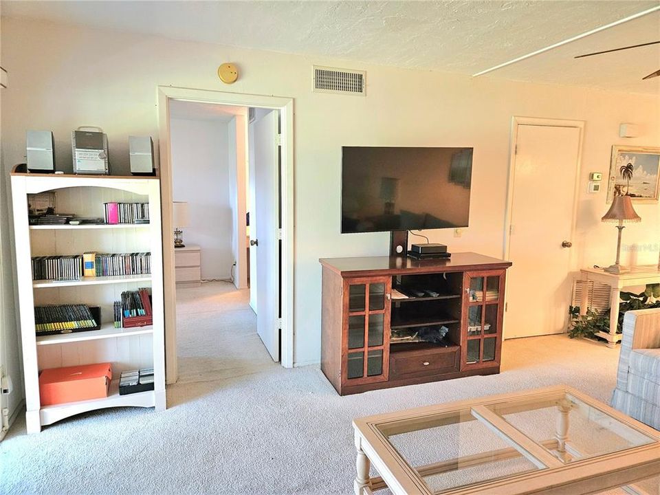 待售: $229,000 (2 贝兹, 2 浴室, 1069 平方英尺)