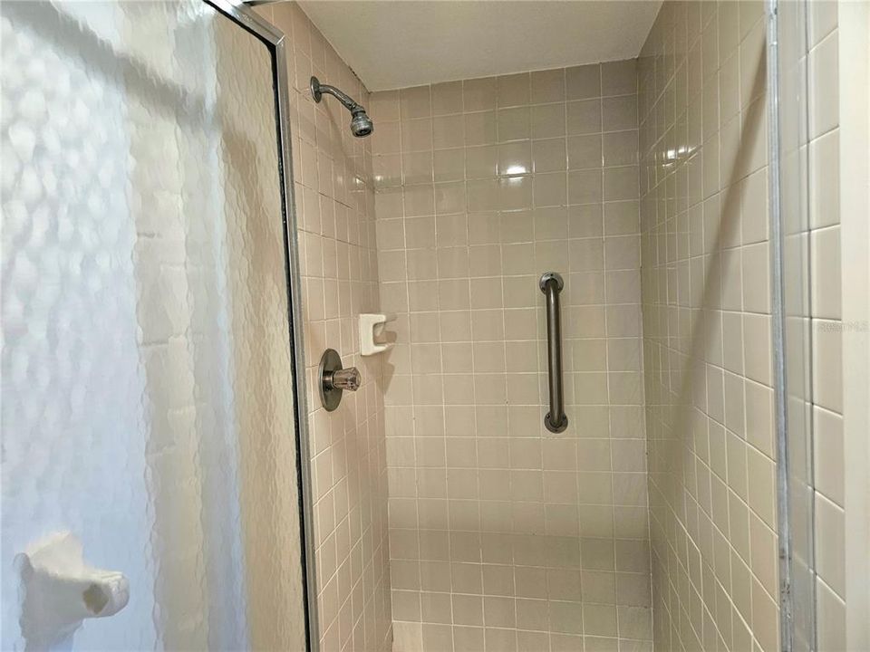 待售: $229,000 (2 贝兹, 2 浴室, 1069 平方英尺)